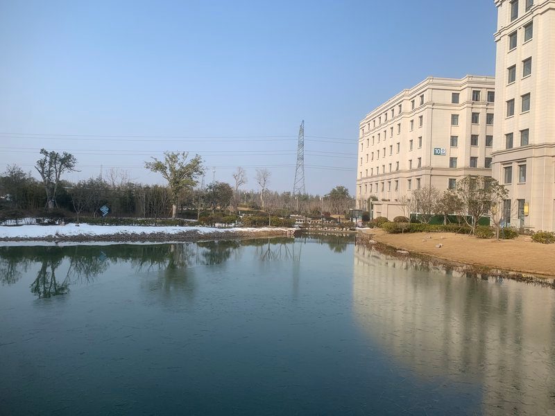 油漆墙面能否刷乳胶漆?墙面乳胶漆施工注意事项(图1) 油漆墙面能否刷乳胶漆?墙面乳胶漆施工注意事项