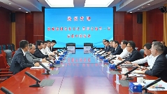中国铁建董事长戴和根与海螺集团杨军举行会谈(图1) 中国铁建董事长戴和根与海螺集团杨军举行会谈(图1)