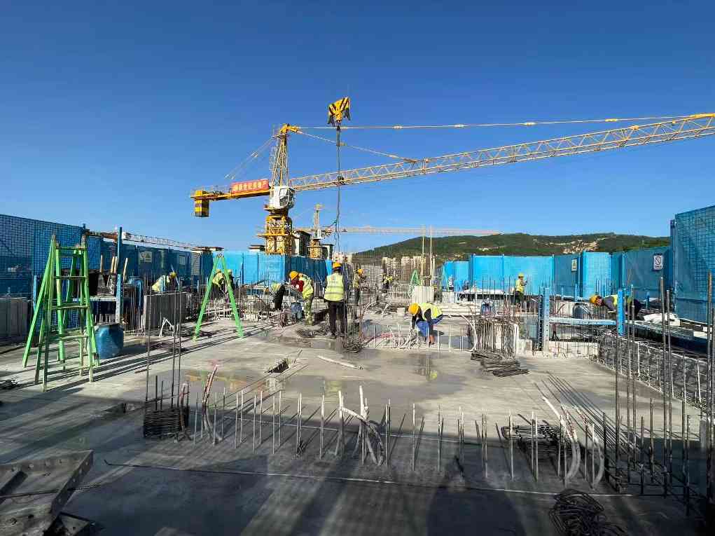 甘肃省建设投资：泾川世纪花园E2区一标段全力冲刺项目建设目标(图2)