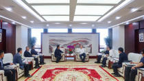 中国建材总经理常张利会见泾源县委书记宋亚俊一行 中国建材总经理常张利会见泾源县委书记宋亚俊一行