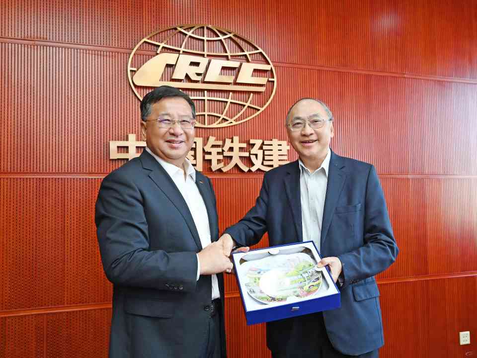 中国铁建董事长戴和根与新加坡陆交局高管团队举行会谈(图2) 中国铁建董事长戴和根与新加坡陆交局高管团队举行会谈(图2)