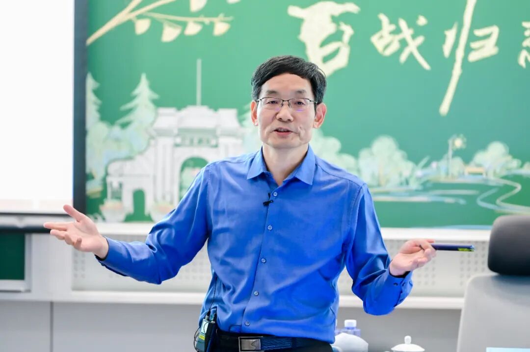 中国建材集团:周育先为集团“一把手”政治能力提升培训班专题授课并出席结业仪式(图2) 中国建材集团:周育先为集团“一把手”政治能力提升培训班专题授课并出席结业仪式(图2)