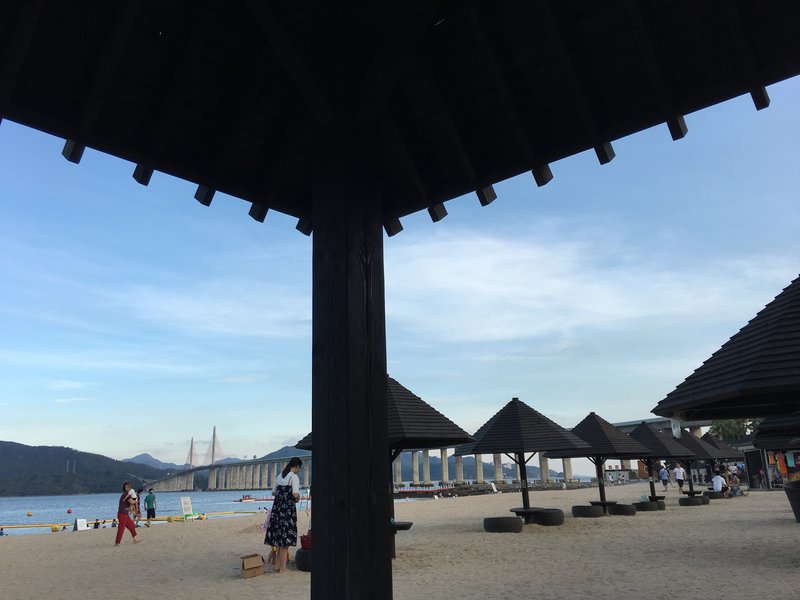 包阳台用断桥铝竟有这些隐患,3个关键点教你避开陷阱(图1) 断桥铝包阳台安全性及装护栏需求